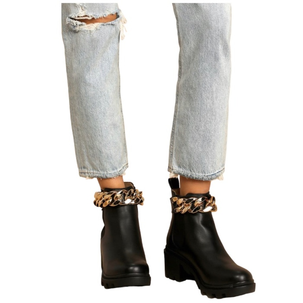 Steve Madden Black Amulet-C Black Chain Chelsea Boots Size 6.5